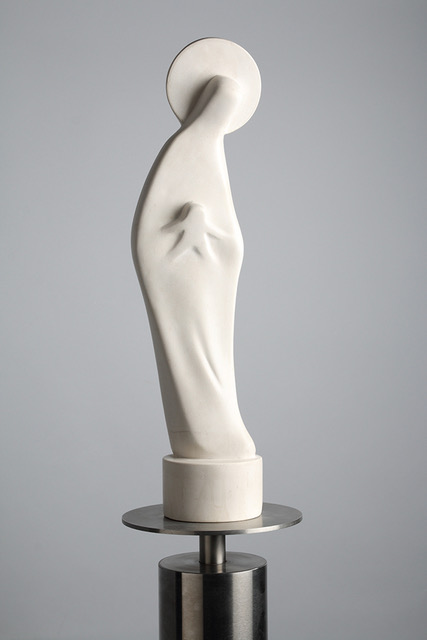 Radim Hanke, Madona, 2013, acrystal, nerezová ocel, v. 60 cm, s podstavcem 180 cm, KGVUZ, inv. č. P-372