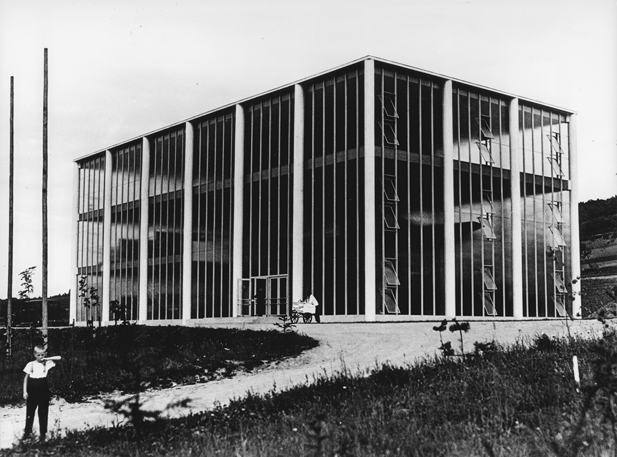 Památník Tomáše Bati, František Lýdie Gahura, 1933 mens