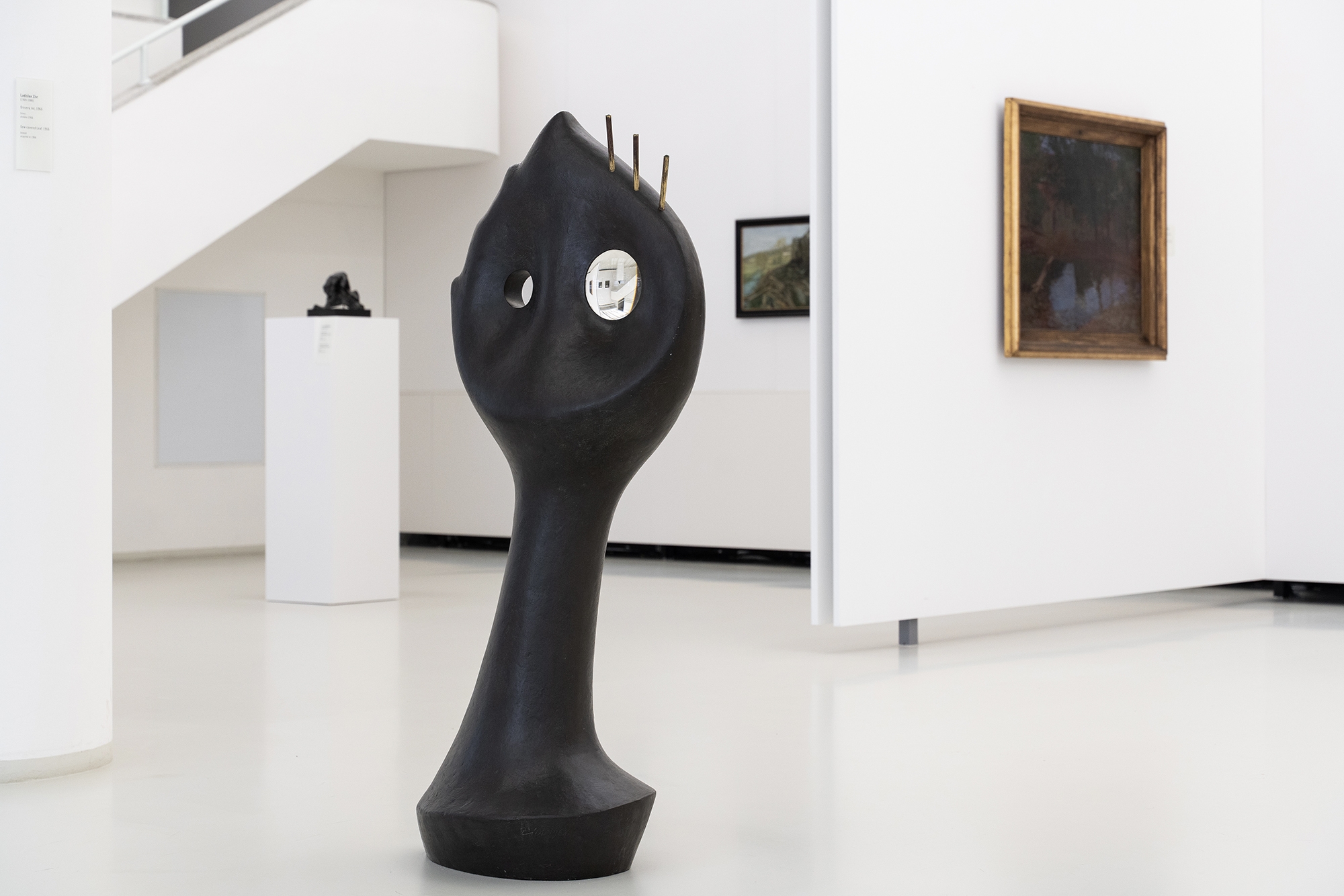 Ladislav Zívr, Orosený list, 1966, bronz, v. 140 cm, KGVUZ, inv. č.P 250 